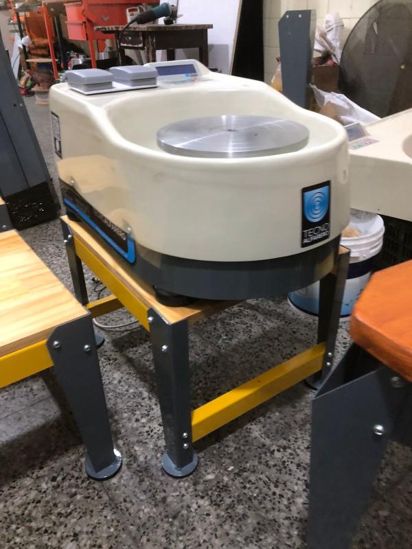 Imagen ilustrativa de TORNO DE MESA M16